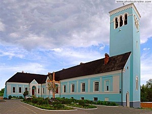 Владимир-Волынский. Колокольня и здание епархиальной администрации